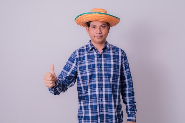 Photo asian farmer wearing striped shirt