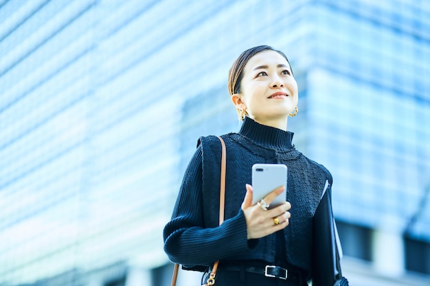 アジアのファッショナブルなビジネスの女性の肖像画