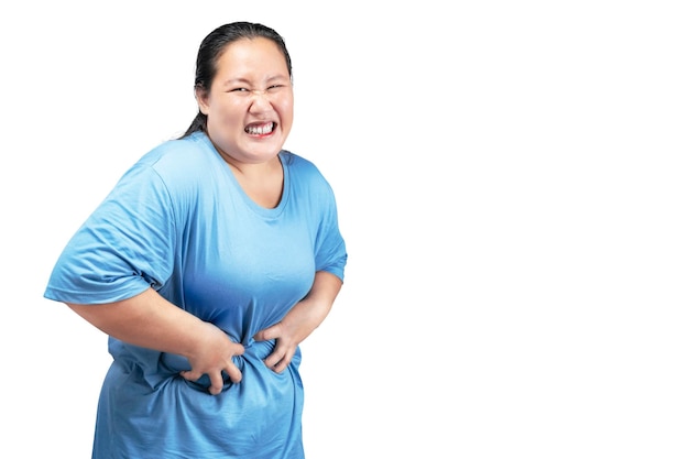 Азиатская толстая женщина с избыточным весом чувствует боль в животе