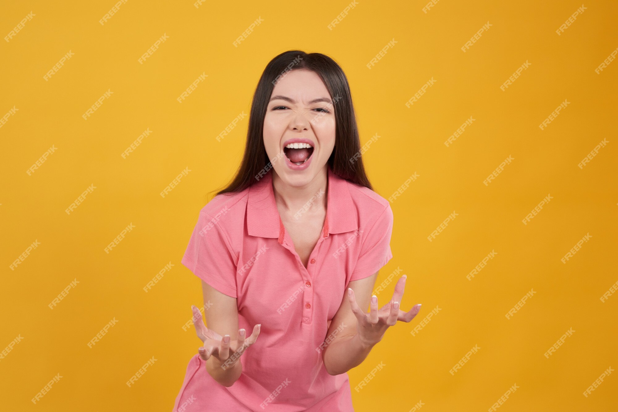 Premium Photo Asian Girl Is Posing Screaming On Yellow