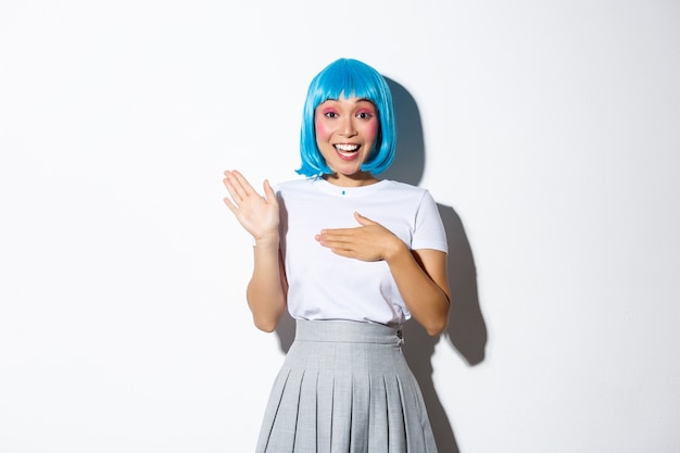 Photo asian girl wearing a blue short wig