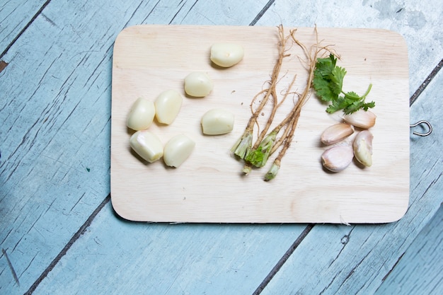 Photo asian ingredients garlic coriander on block