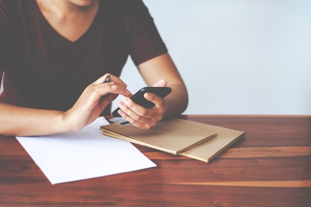 Photo asian lady putting her ideas and writing business plan