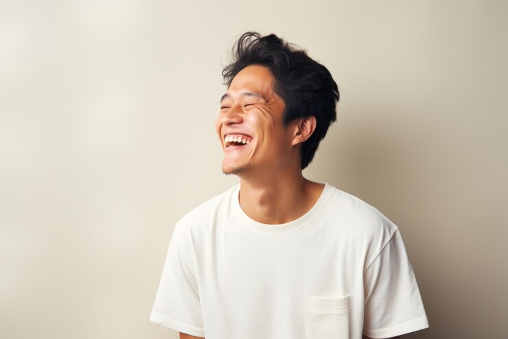 Photo アジア人の男が笑うtシャツ 大人