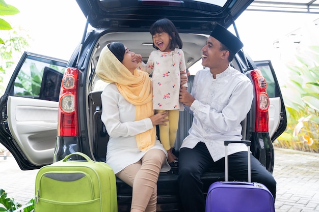 Asian muslim family travelling concept