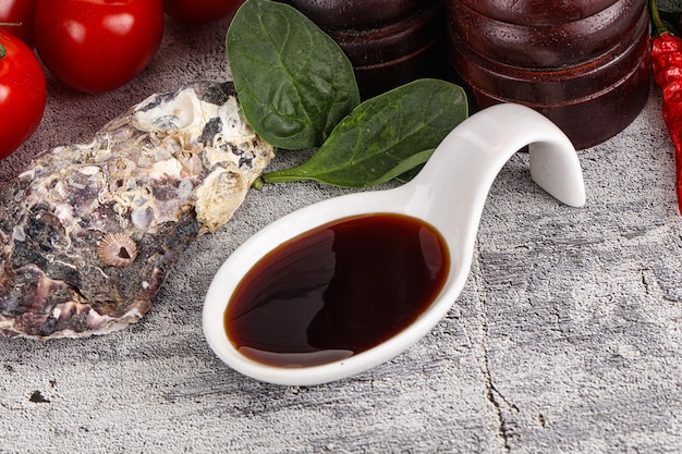 Photo asian natural oyster sauce in the bowl