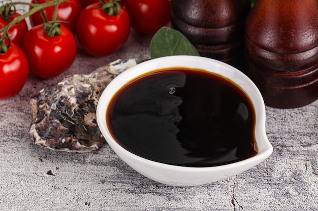 Photo asian natural oyster sauce in the bowl