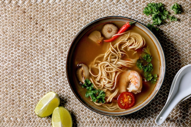 Photo asian noodle soup