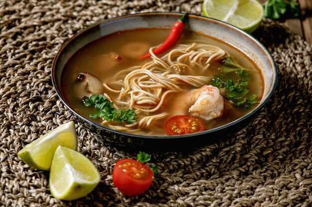 Photo asian noodle soup