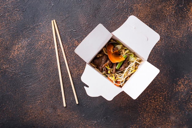 Asian noodles with meat and vegetables