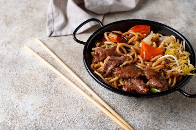 Asian noodles with meat and vegetables