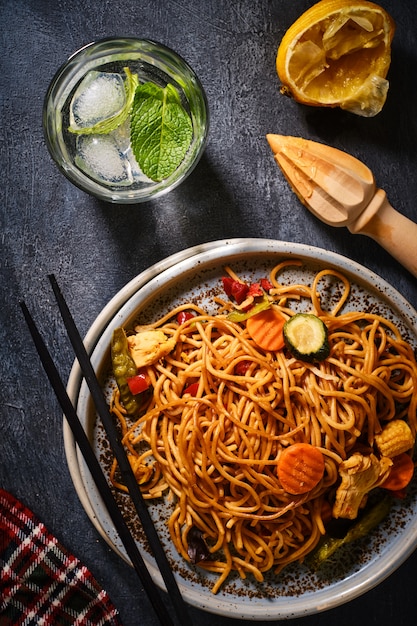 Asian pasta with chicken and vegetables.