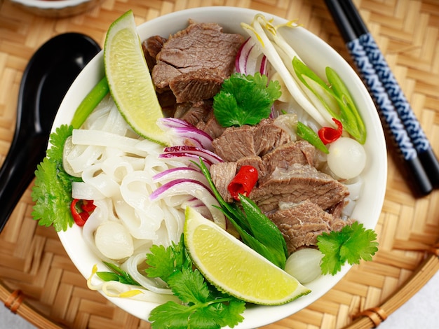 Photo asian pho bo soup