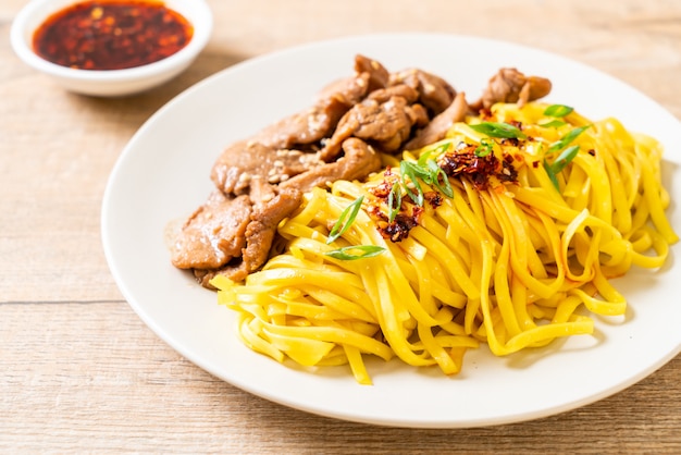 asian stir-fried noodle with pork