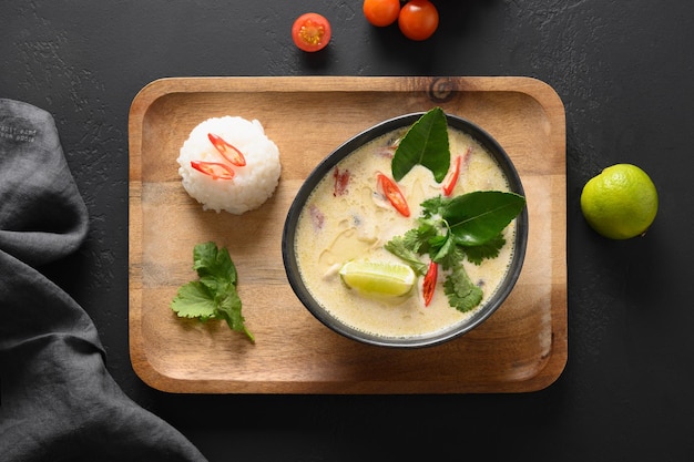 Photo asian tom kha gai soup spicy coconut with chicken cherry tomato