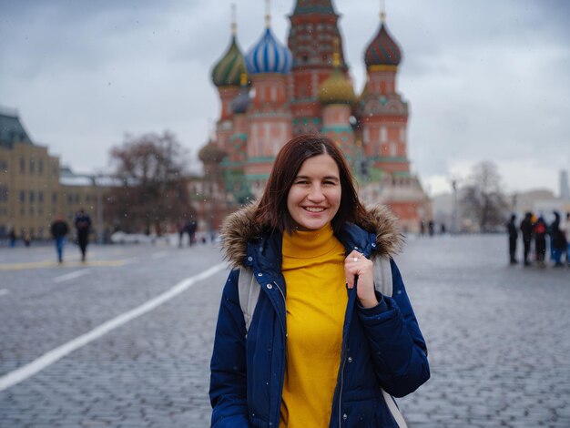 Фото Азиатский турист в отпуске в зимней москве