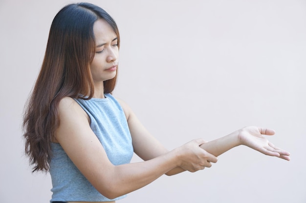 Asian woman having arm painx9