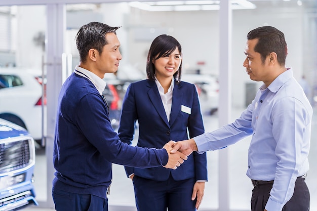 Asian woman sales representative introducing the service to customer