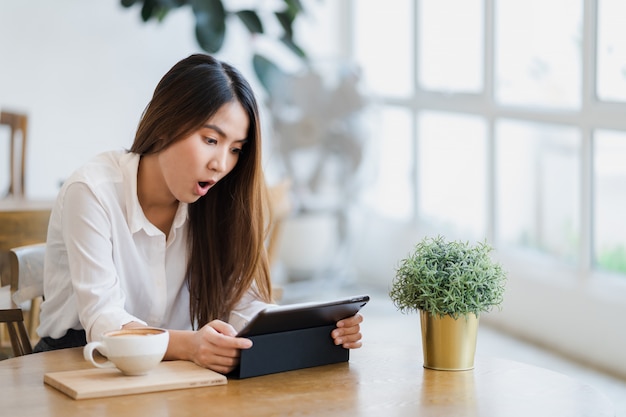 Asian woman sitting at coffee shop 