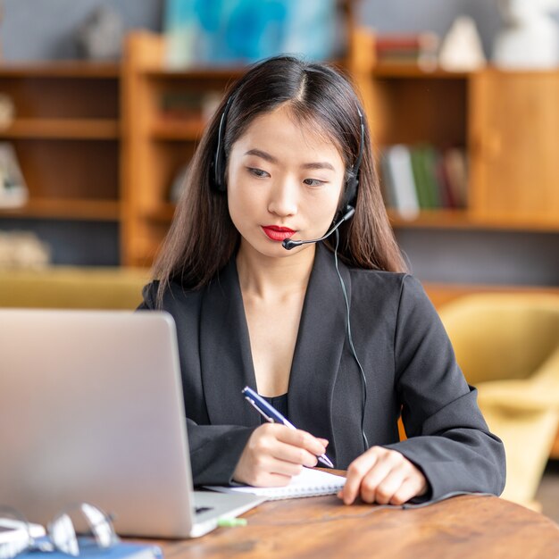 Photo asian woman studying online course, distance education on laptop