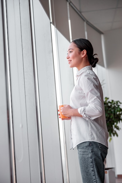 Photo asian woman working in it office