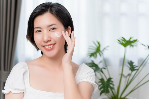 Asian women apply face cream on the face to nourish the face and make the skin look moist and brightxDxA