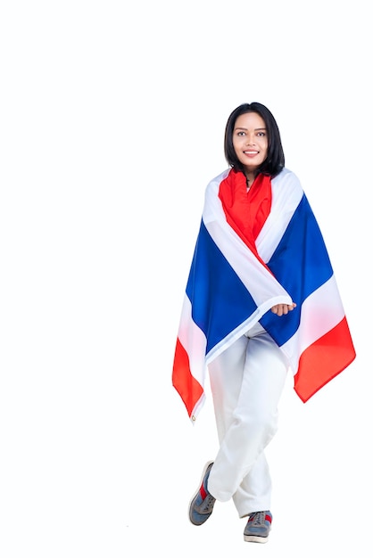 Le donne asiatiche celebrano il giorno dell'indipendenza della thailandia il 05 dicembre tenendo la bandiera della thailandia