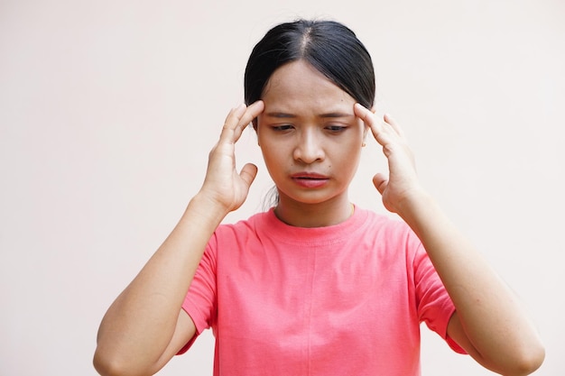 Asian women suffer from work stress Put your hand on your head