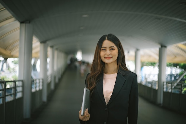 Asian young beautiful businesswoman walking outdoor