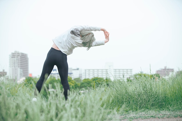 야외 운동 아시아 젊은 여자