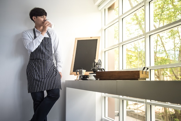 아시아 청소년, 커피 시연 및 커피 관련 주제.