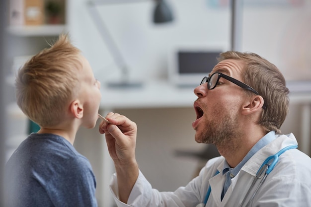 Photo asking boy to open mouth widely