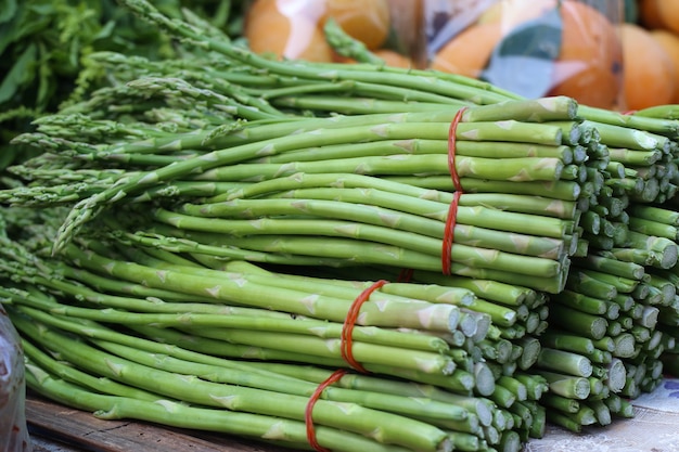 aspergebosje op de markt