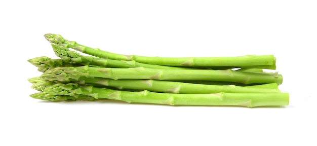 Asperges geïsoleerd op witte achtergrond