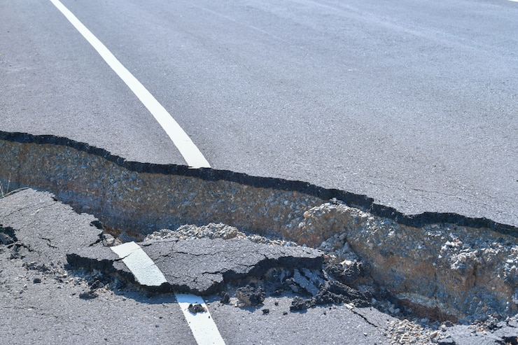 Photo asphalt road collapses