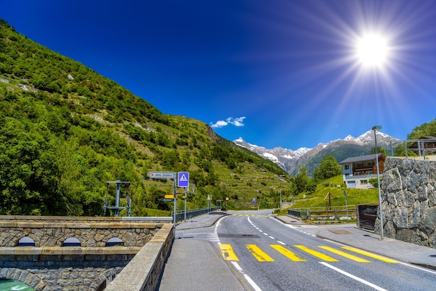 Фото Асфальтовая дорога в альпах stalden visp wallis valais s