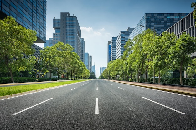 アスファルト道路と現代の都市