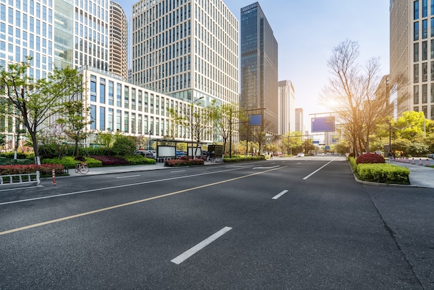 Photo asphalt road and modern city