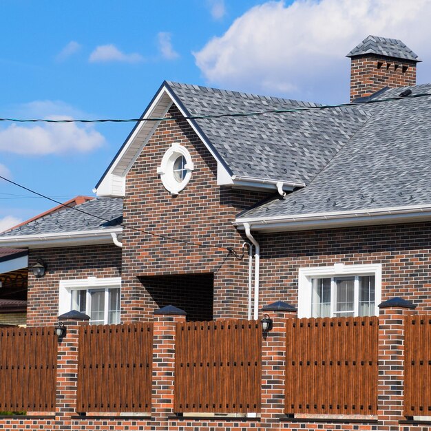 Photo asphalt shingle decorative bitumen shingles on the roof of a br