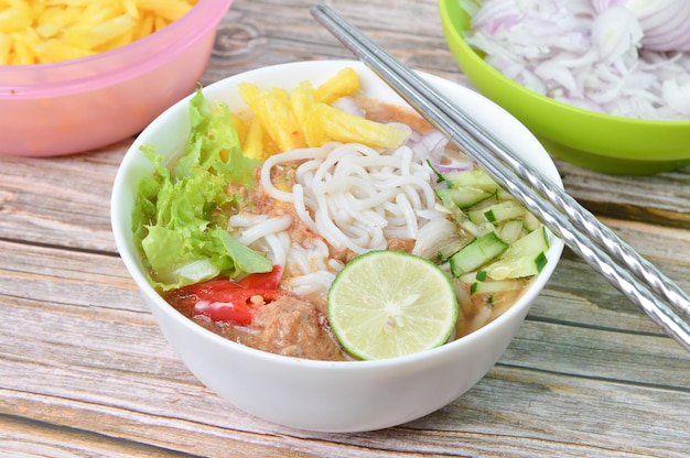 Tangy Fish Gravy의 Assam Laksa Noodle 특히 페낭의 특별한 말레이시아 음식