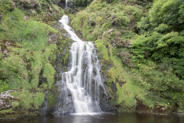 Assaranca-waterval in Ardara, Donegal, Ierland