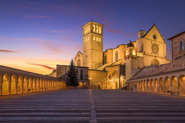 Photo assisi italy with the basilica of saint francis of assisi