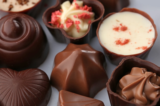 Foto caramelle al cioccolato assortite, primo piano