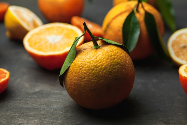 Photo assorted fresh-citrus fruits,lemon,orange,mandarin, fresh and colorful,top view