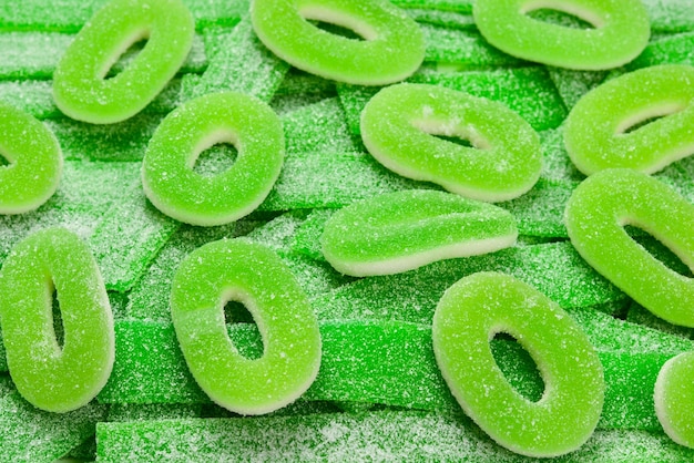모듬된 녹색 젤리 사탕 배경입니다. 평면도. 젤리 과자.
