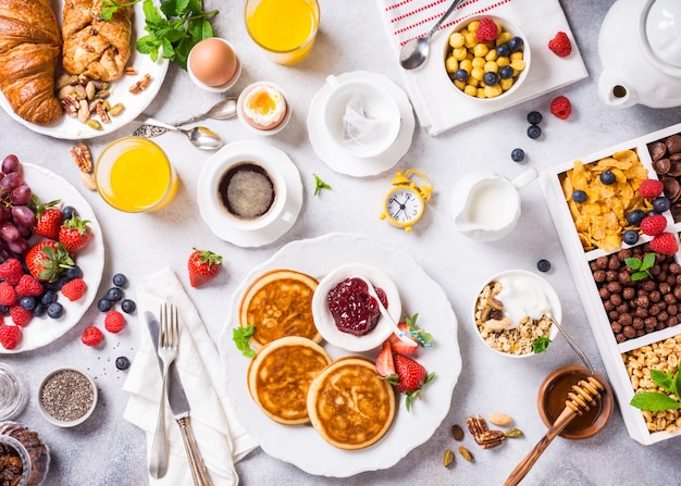 写真 健康的な朝食の盛り合わせ