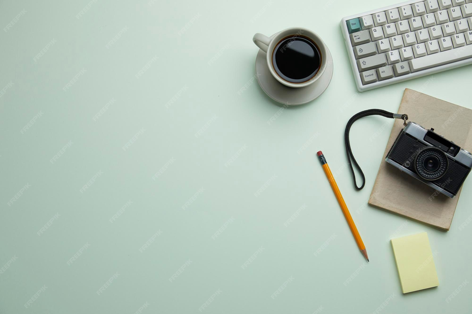 Premium Photo Assorted office supplies on the desk