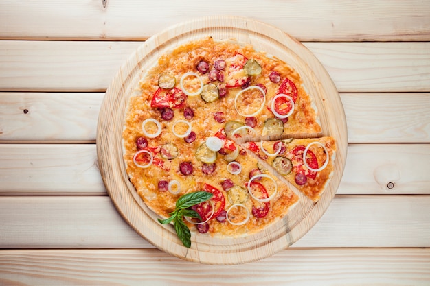 Photo assorted pizza on the wooden table