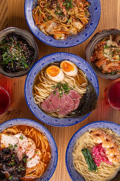 写真 さまざまなラーメンヌードルスープセット