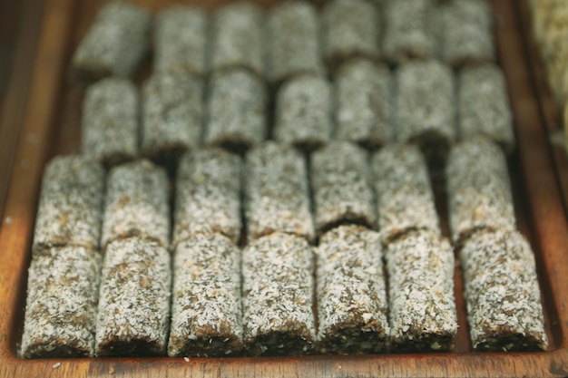 Foto selezione assortita di biscotti al tè e biscotti con gocce di cioccolato